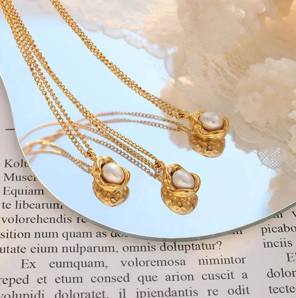 Women's Alien Pendant Necklace